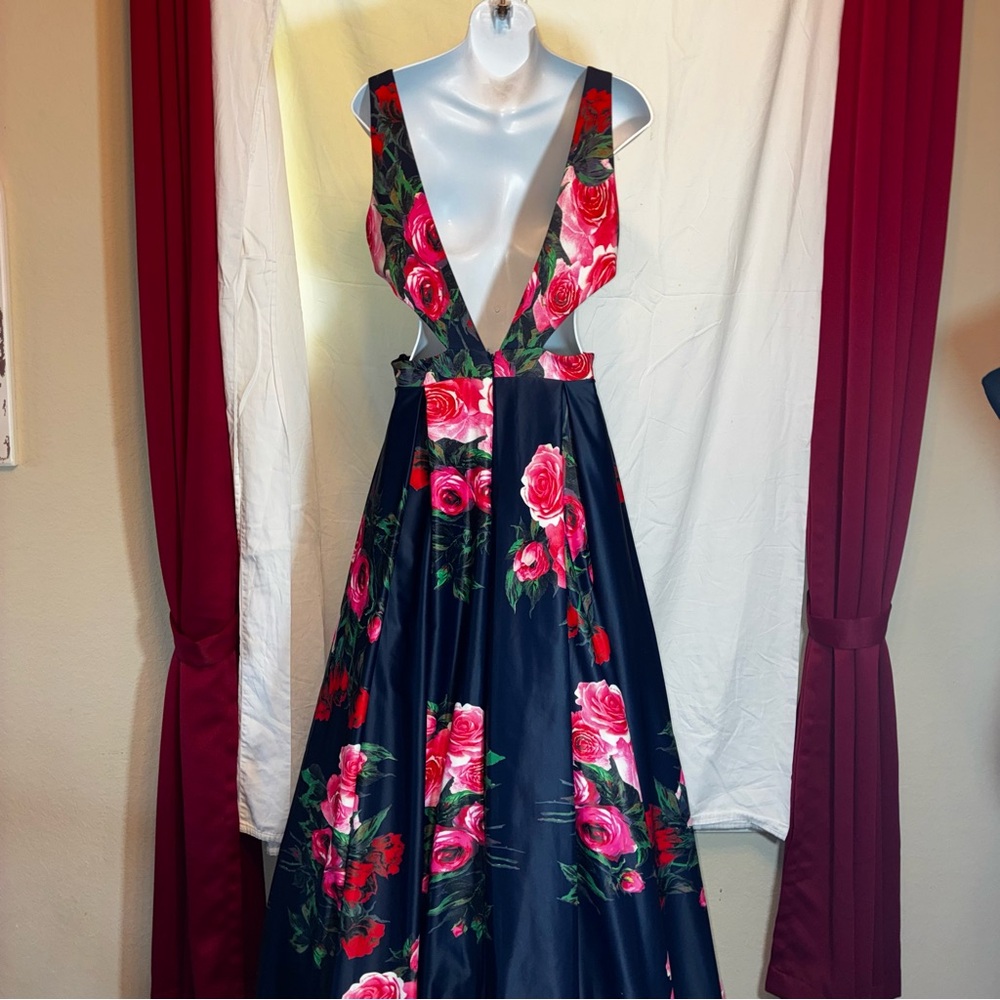 🔥🔥 David's Bridal Navy Floral Dress with Petricoat - Picture 3 of 16